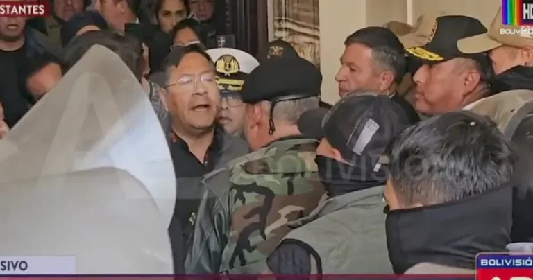 Após presidente trocar cúpula militar e povo ir às ruas, golpistas recuam na Bolívia