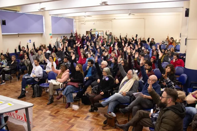 Técnicos em Educação de universidades federais no RS mantêm greve para analisar acordo
