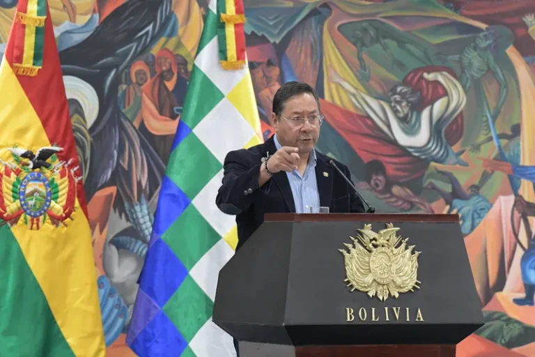 Bolívia: Luis Arce desiste de reeleição e pede que Evo também se retire da disputa