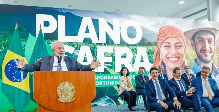 'Não são os sem-terra que tomam terra de vocês, são os bancos', diz Lula ao lançar Plano Safra