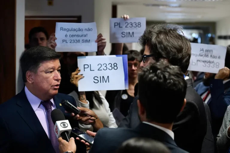 Regulamentação da IA precisa levar preconceitos estruturais em consideração, diz pesquisador