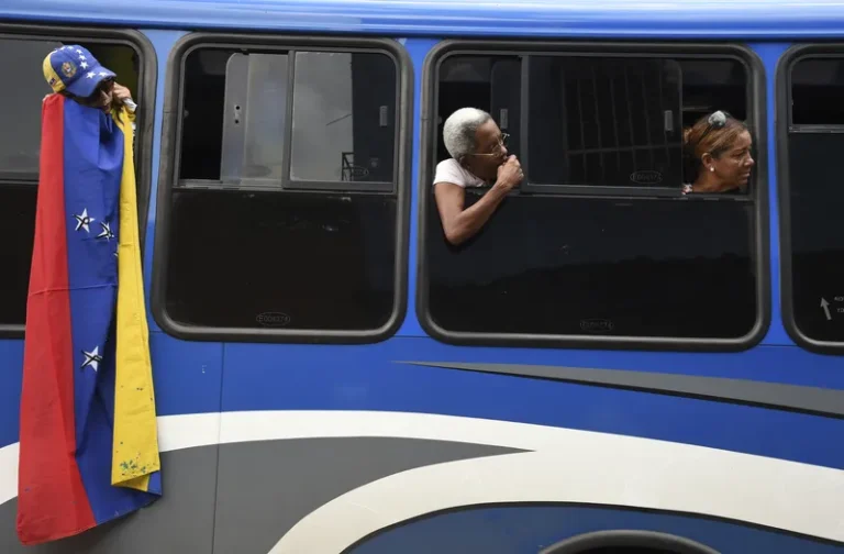 Mais de um milhão de venezuelanos voltam ao país com melhora das condições