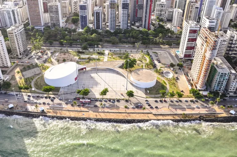 João Campos entrega gestão de quatro parques do Recife à iniciativa privada