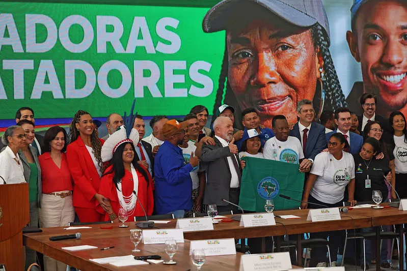 "Deveríamos estar fortalecendo a coleta seletiva e a organização dos catadores", afirma Wagner Ribeiro