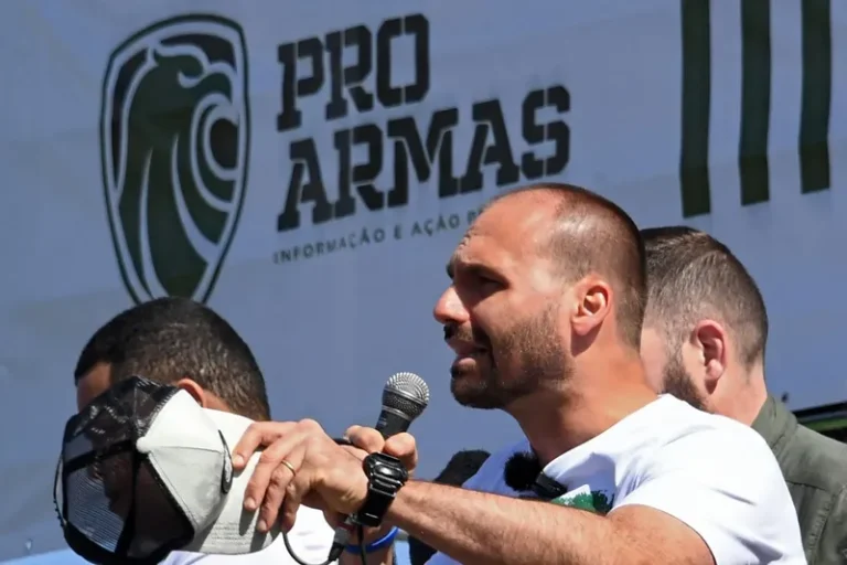 Como pensa a extrema direita: dossiê revela método de curso criado por Eduardo Bolsonaro