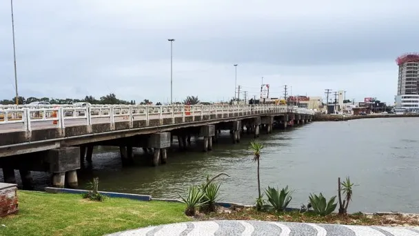 Sobre prédios e coliformes no Litoral Norte gaúcho