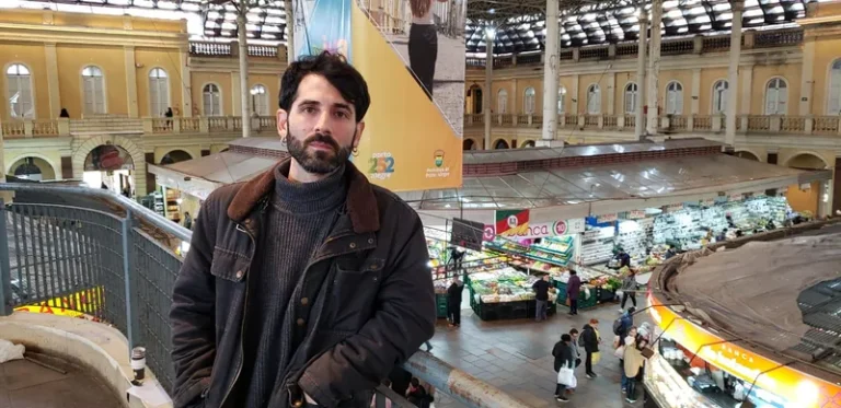 O grafiteiro Amaro Abreu lança o livro 'O Islã e a Maçã'