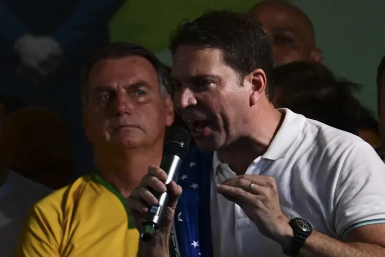 PF indicia Carlos Bolsonaro e Ramagem no caso da ‘Abin paralela’