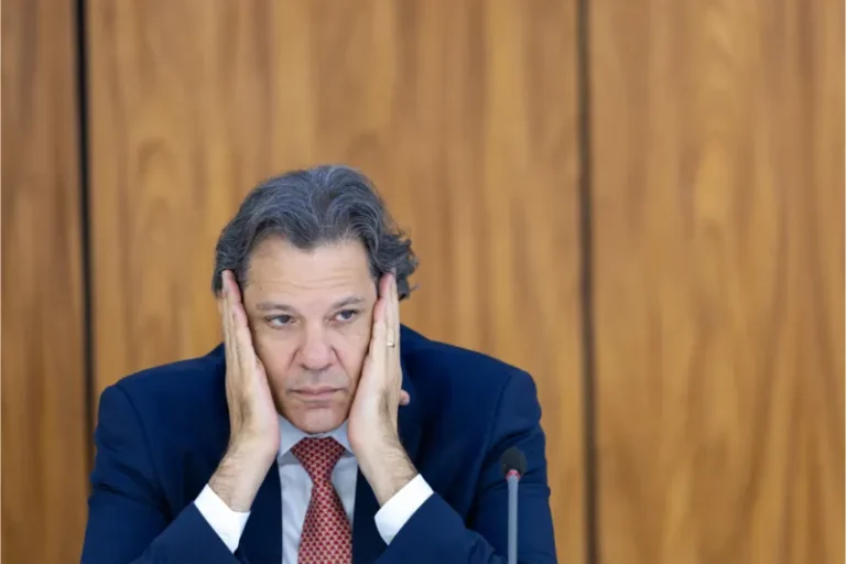 Revisão do IOF pode destravar combate a privilégios, mas acabar em cortes sociais