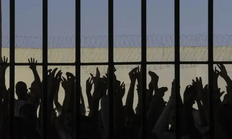 Revista vexatória e a normalização da tortura sexual: o que está em jogo na decisão do STF?