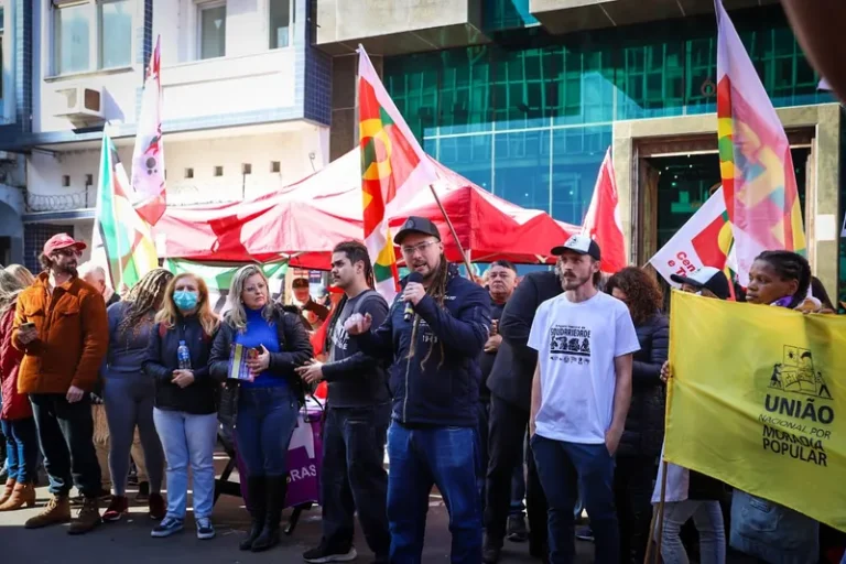 Em campanha salarial, trabalhadores de bancos realizam protesto nesta quinta (22) 