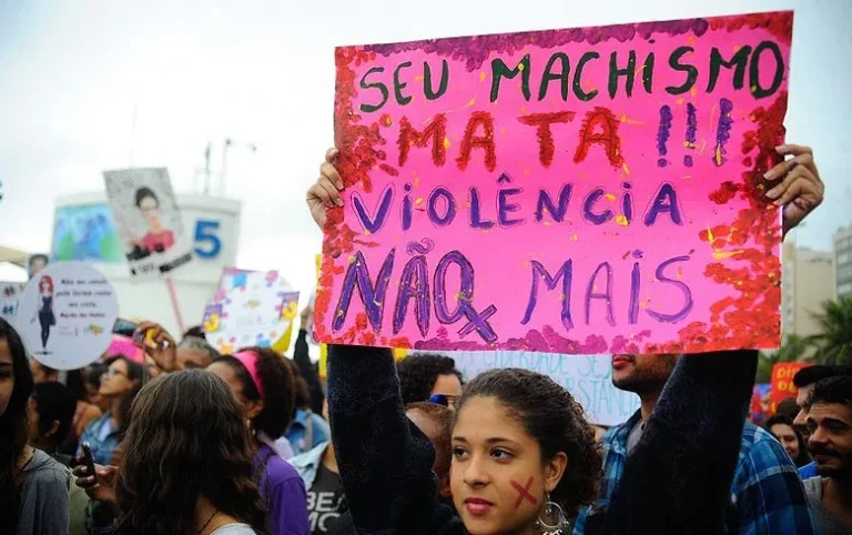 Em 2024, Pernambuco tem média de 439 denúncias de violência contra mulher por mês no Ligue 180