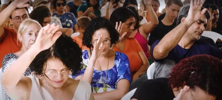 Fundamentalismo não representa os evangélicos, afirma diretor do documentário Fé em Disputa