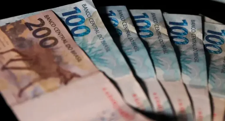 Apesar de lucros altos, bancos 'choram' em negociação com trabalhadores, diz sindicalista