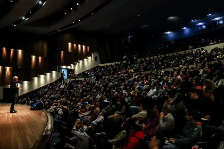 'A emergência climática é o grande desafio da humanidade', afirma Carlos Nobre em evento no RS