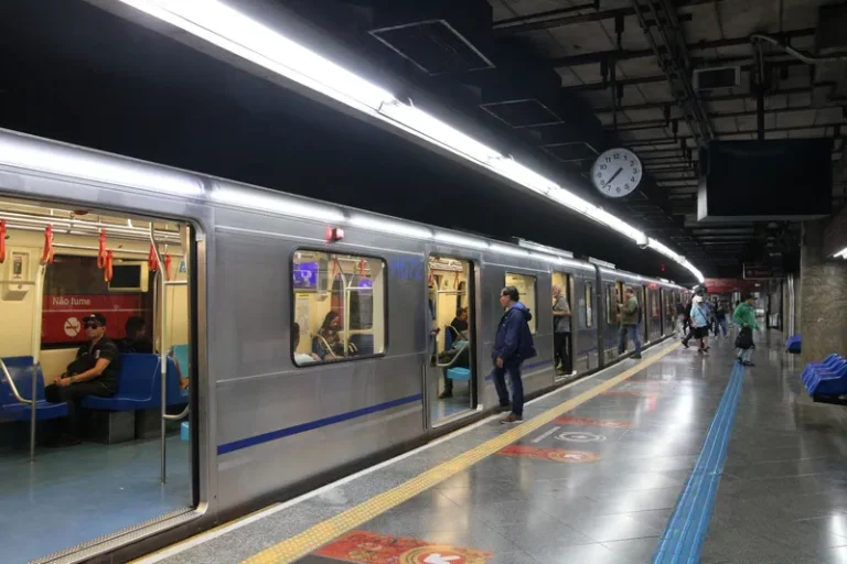Metrô de São Paulo adota operação 24 horas em fins de semana a partir deste sábado