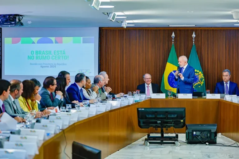 'A gente não pode terminar o mandato sendo apenas mais um governo', diz Lula 