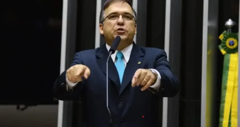 Justiça cassa registro de prefeito eleito em Goiânia e condena Caiado por abuso de poder