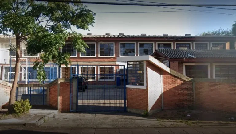 Escola estadual denuncia ação abusiva da Brigada Militar contra professora em Porto Alegre