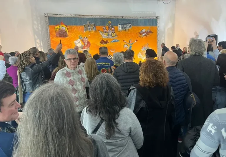 'Nau dos Insensatos': exposição de cartunistas traz dimensão política das enchentes no RS
