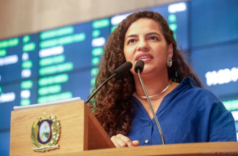 “A maioria são homens sem a cultura de conviver e respeitar mulheres”, diz Rosa sobre deputados