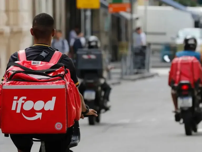 Entregadores convocam greve nacional com iFood como alvo principal: ‘Sem reajuste, sem entrega’
