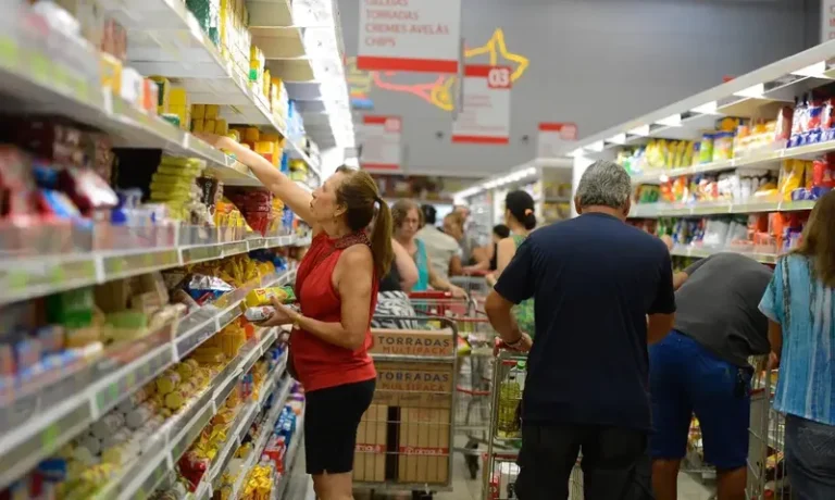Prévia da inflação indica preços, inclusive da comida,  subindo menos em maio