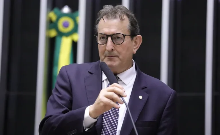 'Tarcísio seguiu Bolsonaro e desmontou política ambiental', diz deputado sobre queimadas em SP