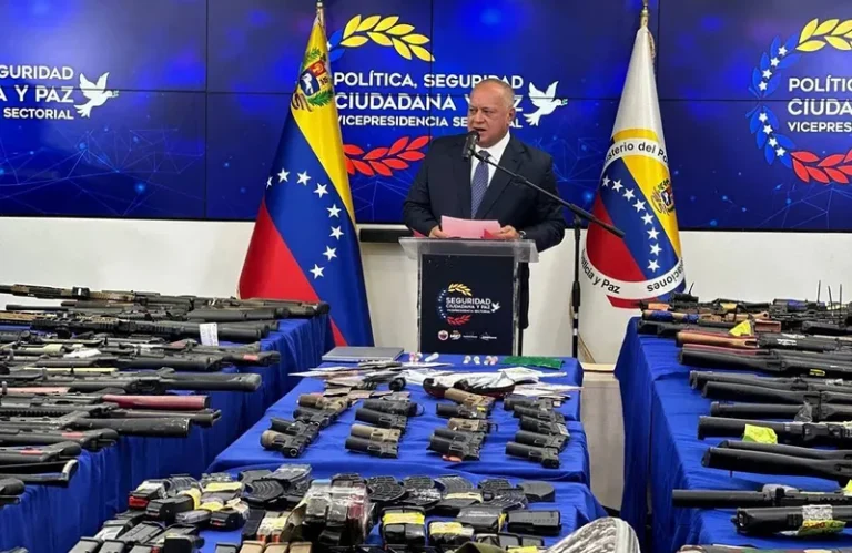 Mercenários dos EUA e 400 fuzis: o que está por trás da tentativa de golpe na Venezuela