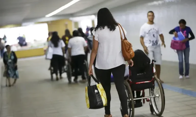 Censo aponta que analfabetismo é quatro vezes maior entre pessoas com deficiência no Brasil