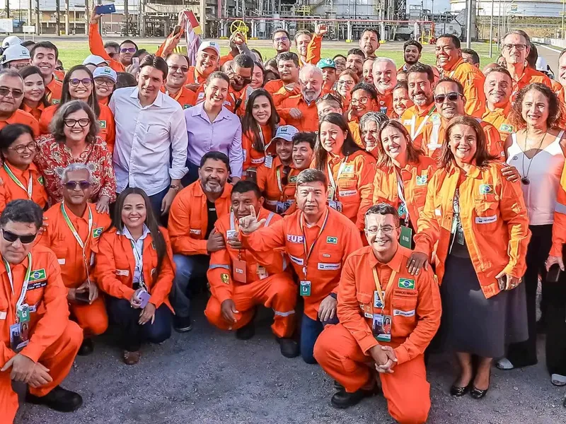 Lula, em visita à Refinaria Abreu e Lima no início de 2024, anunciou a retomada das obras do equipamento, criando uma expectativa de reaquecimento do polo industrial de Suape