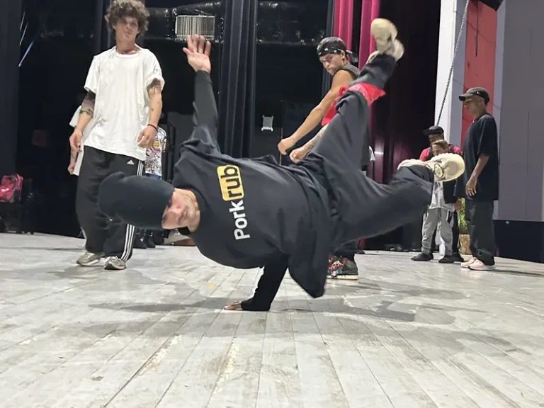 Breakdance: saiba como os jovens estão reinventando a dança e a arte em Cuba