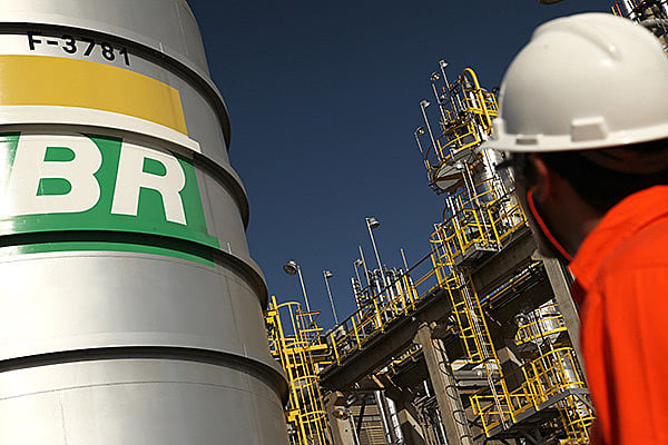 A Petrobras informou que as pessoas que trabalham no edifício passarão a ocupar outras instalações administrativas da empresa na cidade