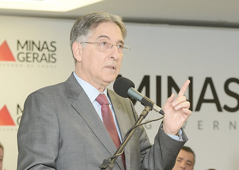 Pimentel é denunciado por corrupção passiva e lavagem de dinheiro