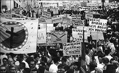 O roteiro das manifestações de apoio ao Bolsonaro e as manifestações da Marcha pela Família muito parecidas. Seguem o mesmo roteiro?