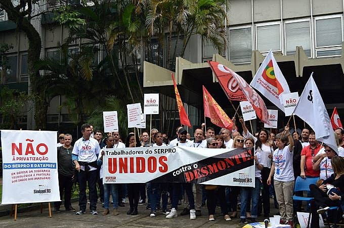 Servidores em luta em Porto Alegre na defesa da soberania tecnológica brasileira