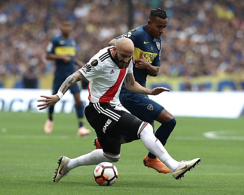 Boca Juniors e River Plate jogam a decisão no Estádio Santiago Bernabéu, em Madrid