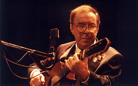 Sobre morte de João Gilberto, Bolsonaro preferiu se medir pela régua de sua insignificância
