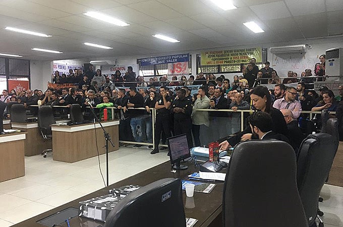 Votação aconteceu nesta terça-feira (15)
