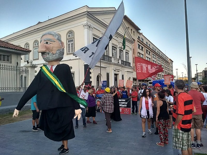 No Rio, a manifestação saiu da Praça XV, passando pelo Boulevard Olímpico até a Praça Mauá, também na região central da cidade