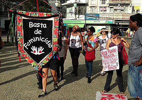 Ato realizado em Campinas pelo fim da violência contra a mulheres