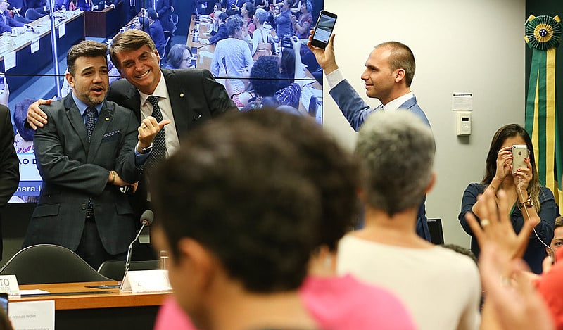 Enquanto os discursos de ódio tornam-se frequentes no Legislativo, a maioria dos brasileiros perde direitos sociais