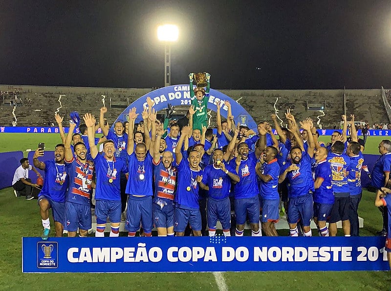O público lotou o estádio Almeidão, em João Pessoa, para ver a final da Copa do Nordeste.