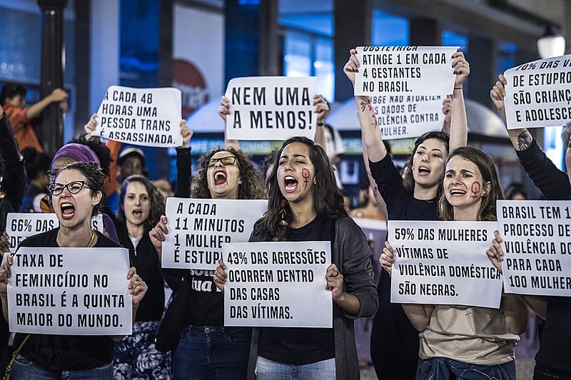 Cerca de 68% das mulheres violentadas em 2017 foram vítimas dentro de casa, segundo o Dossiê Mulher do Instituto de Segurança Pública