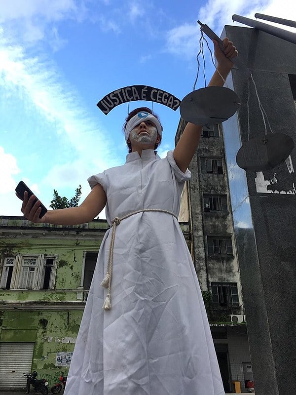 Intervenção teatral foi realizada no centro da capital paraibana.