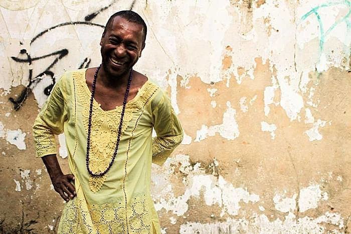 O lançamento do livro aconteceu no Teatro do Mamulengo, no Recife Antigo
