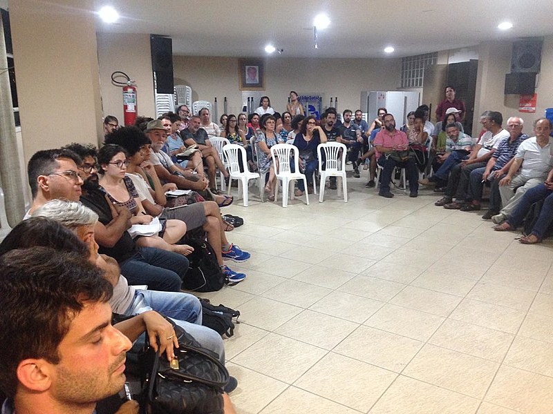 Organizada pela Frente Brasil Popular, a atividade contou com a presença de aproximadamente 100 pessoas