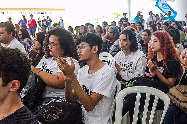 Plenárias aconteceram em JP e CG ao mesmo tempo e reuniu funcionários, professores e estudantes.