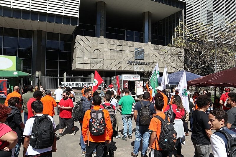Agência Nacional do Petróleo (ANP), Federação Única dos Petroleiros (FUP) e movimentos sociais promoveram o ato nesta sexta (16)