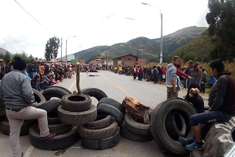 Pontes, estradas e rodovias foram fechadas por manifestantes em diversas zonas de todo país 